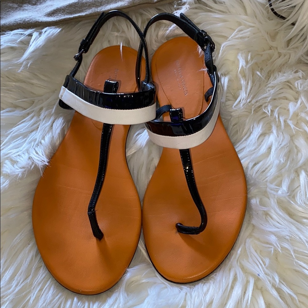 Pre-Loved Bottega Veneta Black and White Sandals